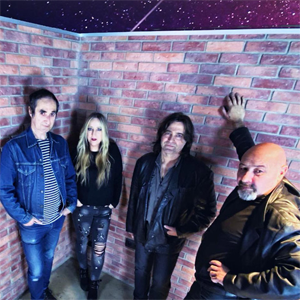 TAHÚRES ZURDOS estrenan su video lyric «Redención»